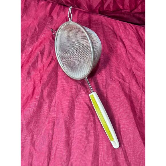 Vintage Flour Sifter w/White & Green Handle Retro Mid Century - Picture 1 of 6